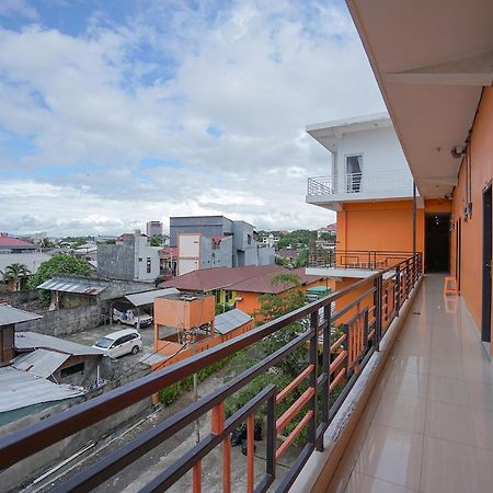Super Oyo 2639 Oxy Townhouse Hotel Manado Bagian luar foto