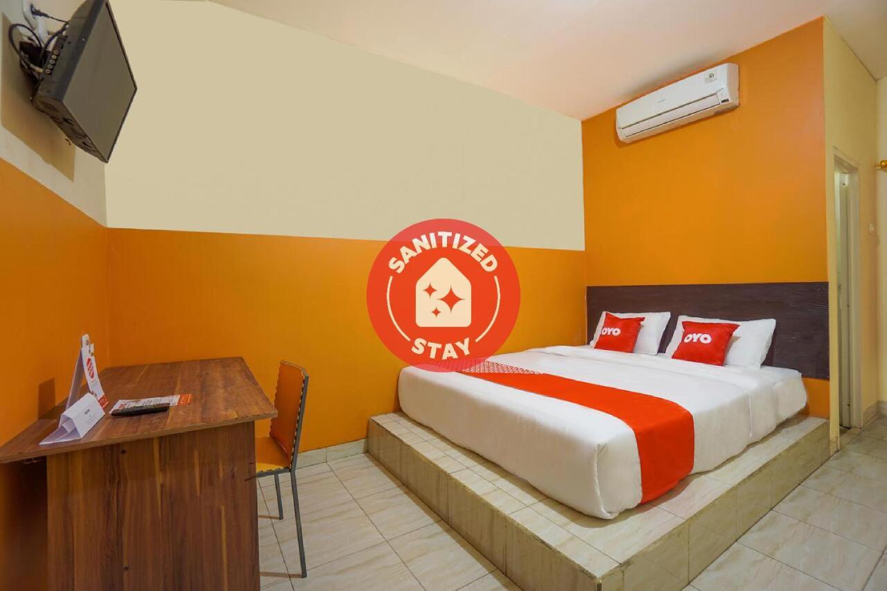 Super Oyo 2639 Oxy Townhouse Hotel Manado Bagian luar foto