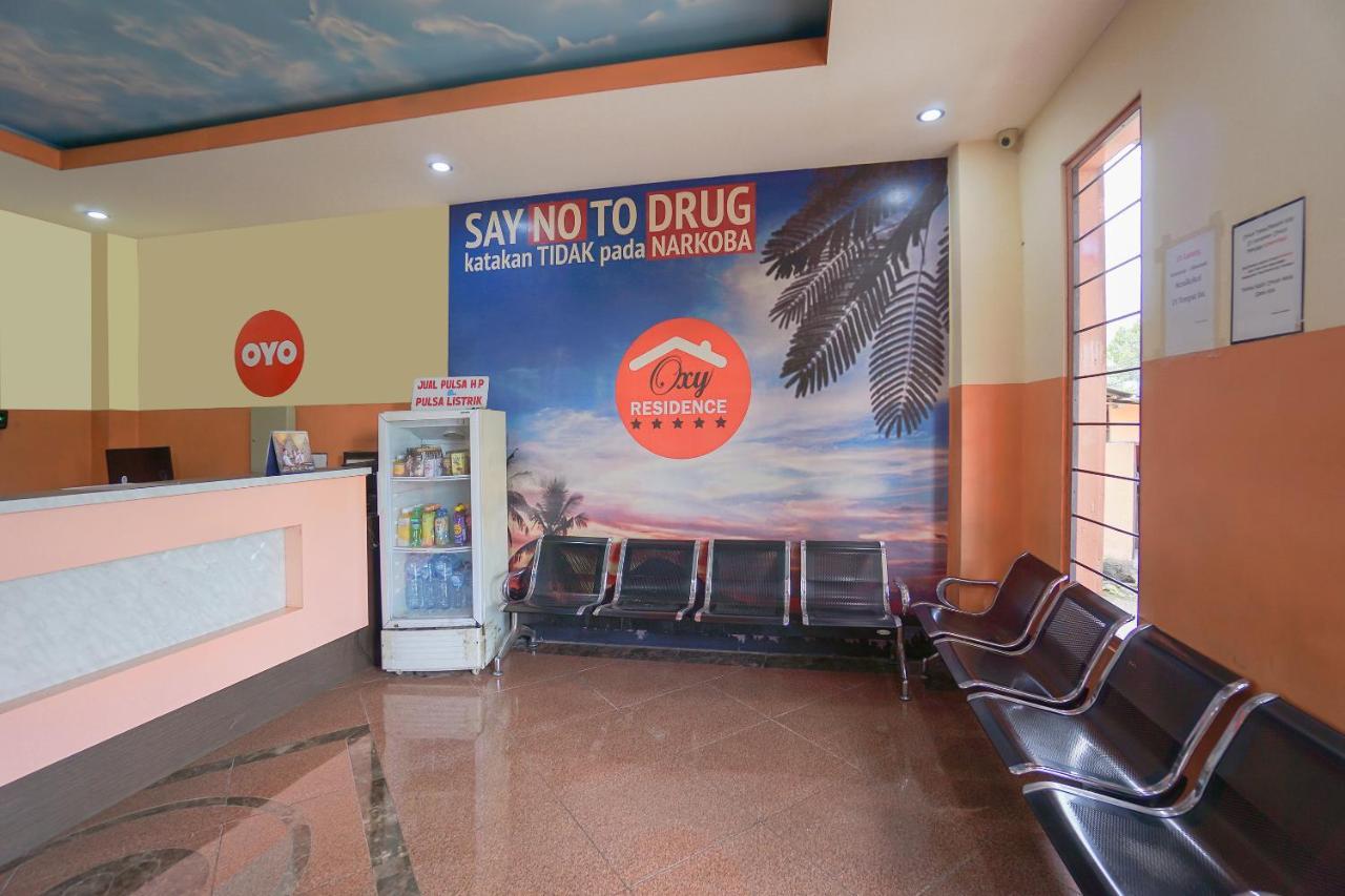 Super Oyo 2639 Oxy Townhouse Hotel Manado Bagian luar foto