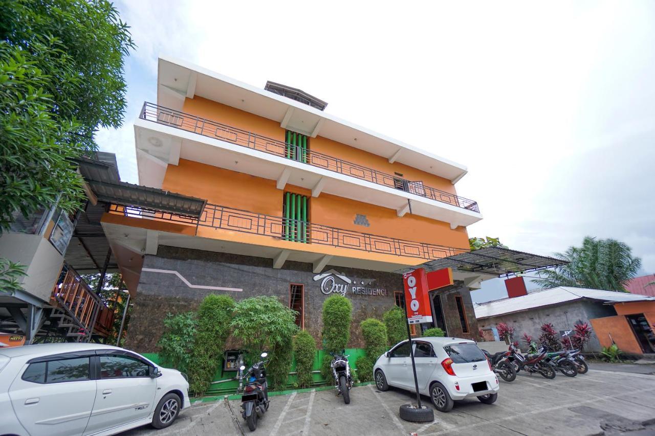 Super Oyo 2639 Oxy Townhouse Hotel Manado Bagian luar foto