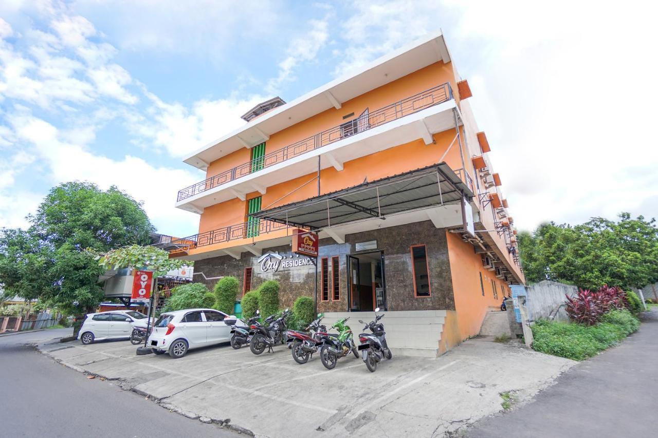 Super Oyo 2639 Oxy Townhouse Hotel Manado Bagian luar foto