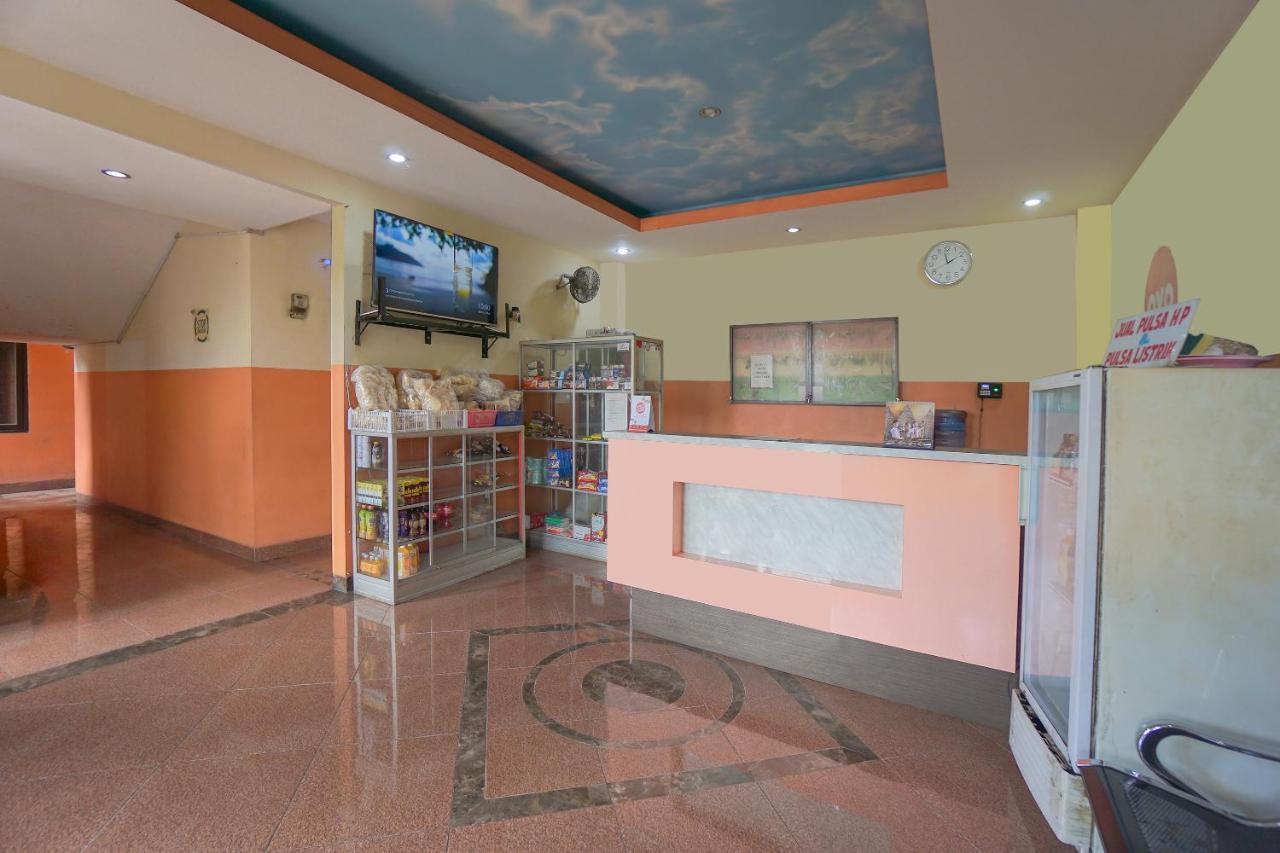 Super Oyo 2639 Oxy Townhouse Hotel Manado Bagian luar foto
