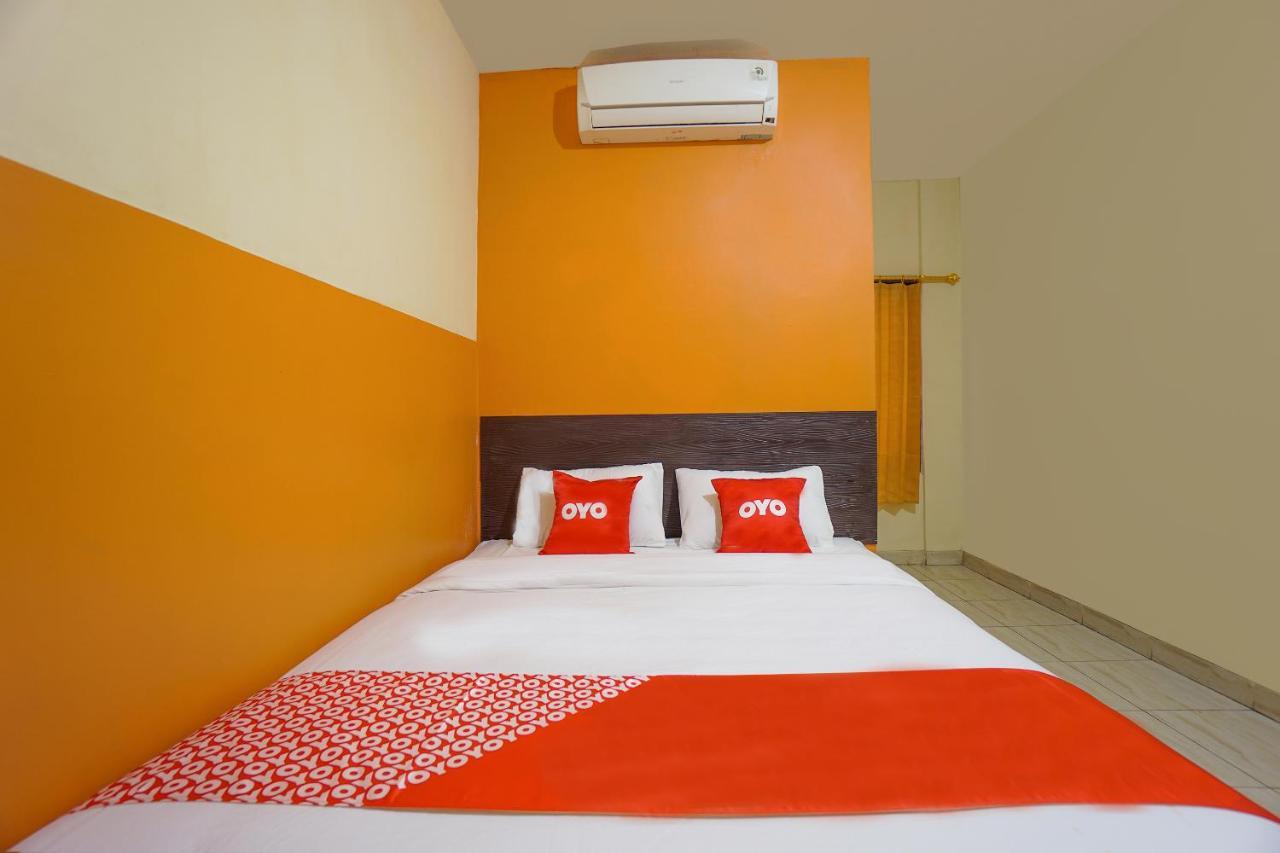 Super Oyo 2639 Oxy Townhouse Hotel Manado Bagian luar foto